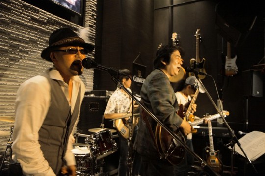 kiss me baby, all night long kiss me baby, all night long