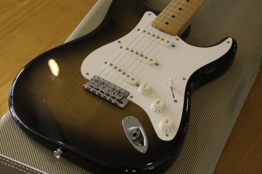 FENDER American Vintage ‘57 Stratocaster 2-Color Sunburst FENDER American Vintage ‘57 Stratocaster 2-Color Sunburst